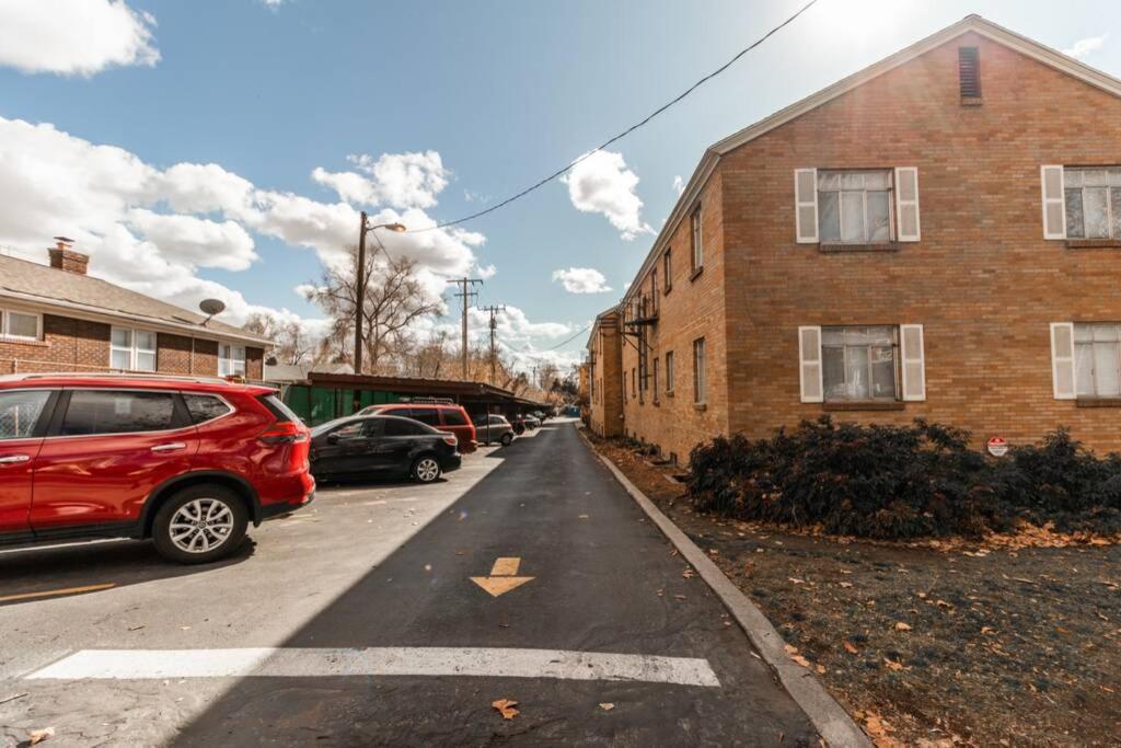 Ski - Explore - Relax - Cozy Beds, Tv & Wi-Fi Apartment Salt Lake City Exterior photo